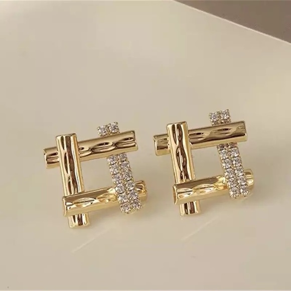 18K Yellow Gold Geometric Diamond Earrings - Picture 5 of 6